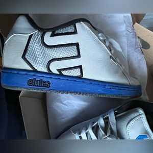 Etnies Fader Size 7 mens new in box gray with blue